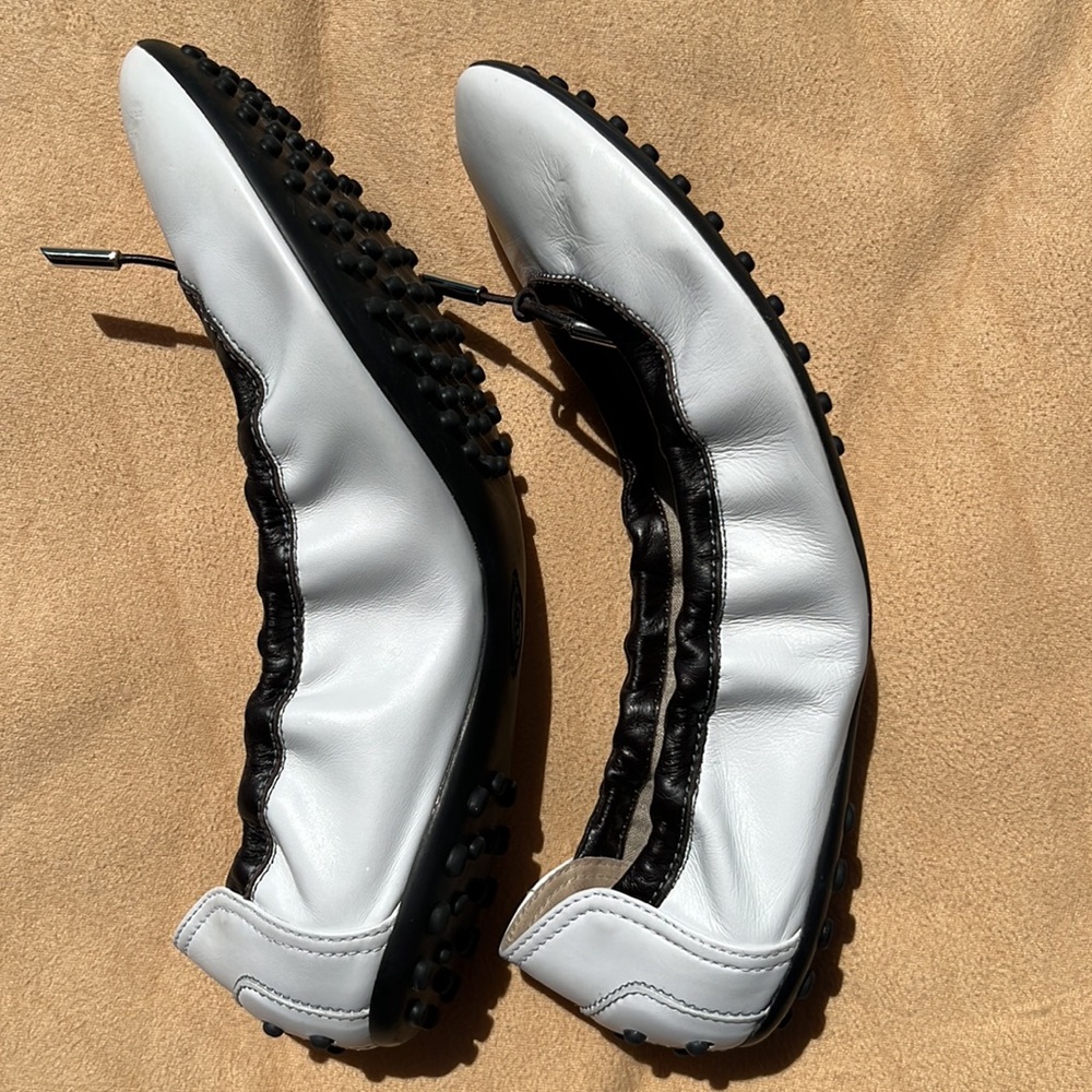 Tod’s White and Black Dee Laccetto Ballerina Flats - Picture 13 of 13